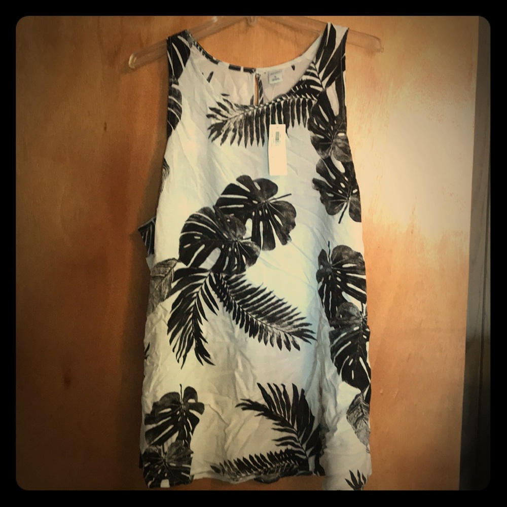 *Brand New* Black & White Old Navy Palm Print Top